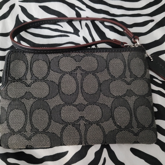 Coach wristlet - Picture 2 of 5